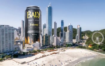 Energético Baly na orla de Balneário Camboriú