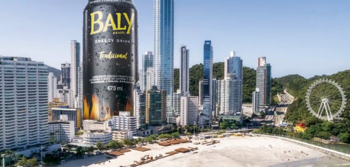 Energético Baly na orla de Balneário Camboriú